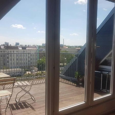 Helle Dachgeschosswohnung Fuer 8 Personen In Zentraler Lage Berlin Eksteriør billede